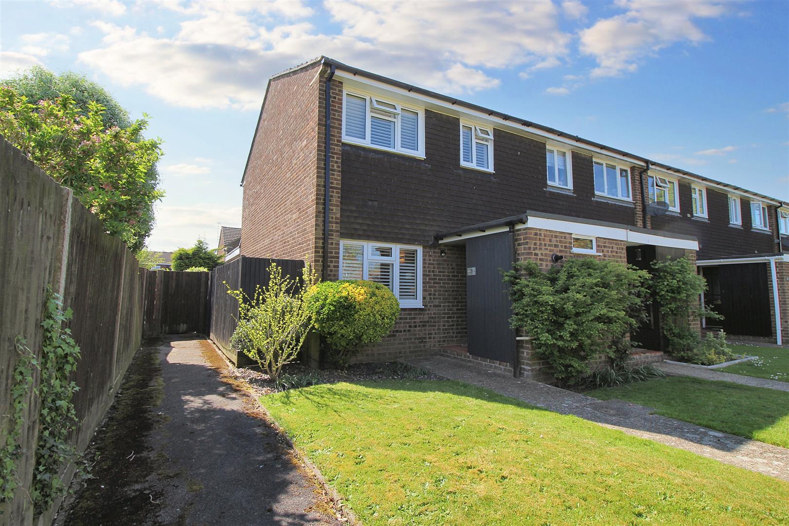 3 bed property in Somerset Walk, Tilehurst
